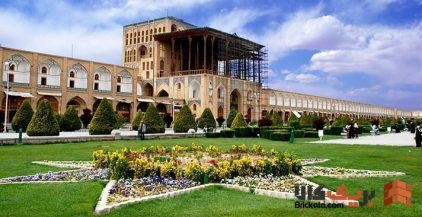 کاخ عالی قاپو: دروازه‌ای به شکوه معماری صفوی
