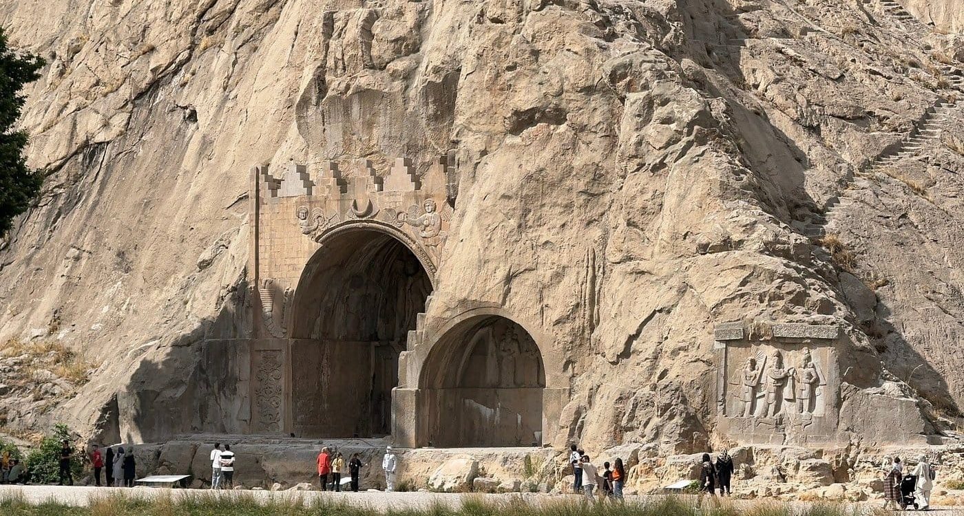 طاق بستان: چگونه معماری ساسانی در دل زاگرس جاودانه شد؟