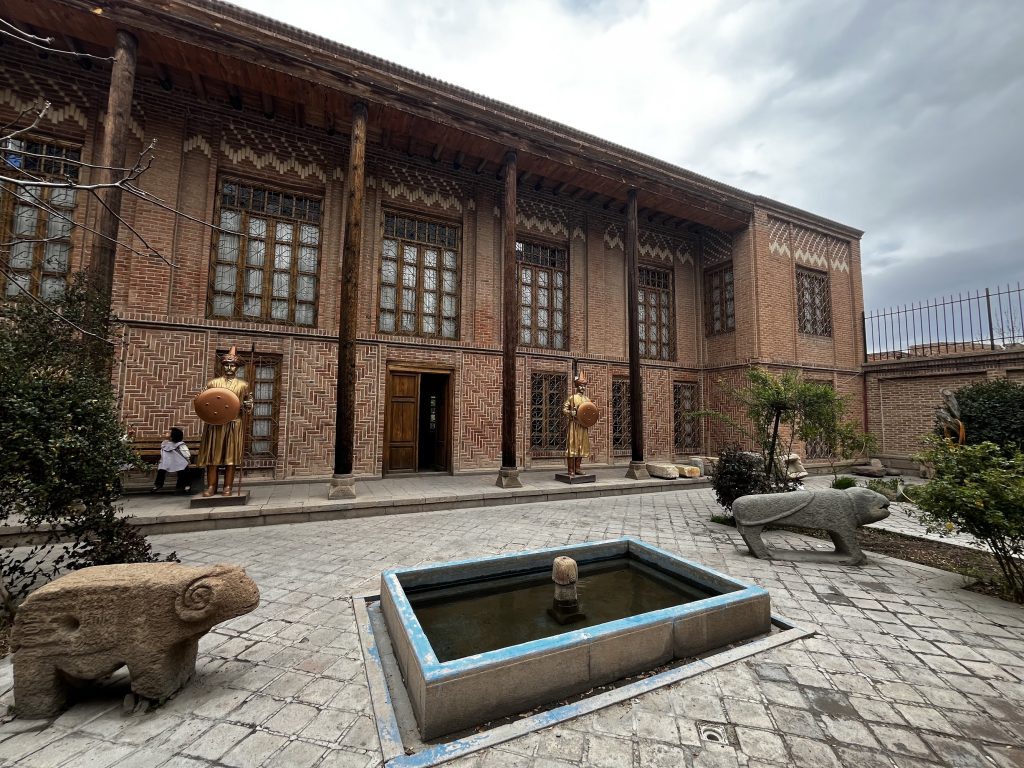 خرید آجر نسوز در بناب | انتخابی هوشمند برای نمایی ماندگار در اقلیم سرد و کوهستانی