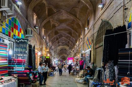 بازار وکیل شیراز؛ سفری به قلب تاریخ، عطر ادویه و هنر ایرانی!