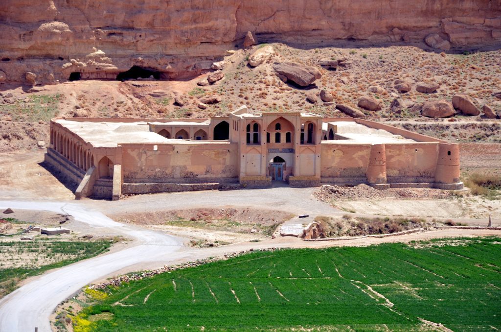 خرید آجر نسوز در آباده | بهترین انتخاب برای نمای ساختمان در اقلیم گرم و خشک