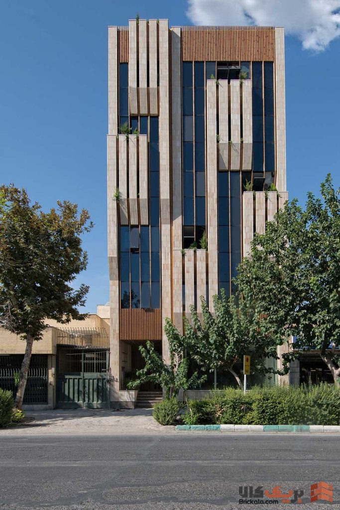 تضاد رنگی در نمای آجری