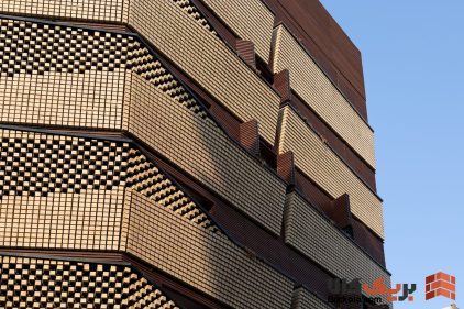 تضاد رنگی در نمای آجری دزفول