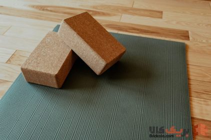 آجر یوگا چیست؟ بررسی کامل کاربردها، مزایا و نحوه استفاده از آجر یوگا برای سلامتی و تناسب اندام