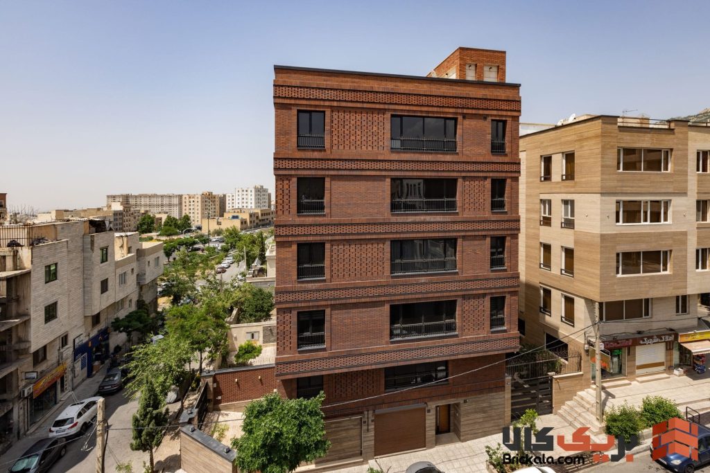 نمای ساختمان با آجر نسوز | ماندگاری، زیبایی و اصالت در یک نما - 095A3952 رنگبندی نمای ساختمان با آجر نسوز