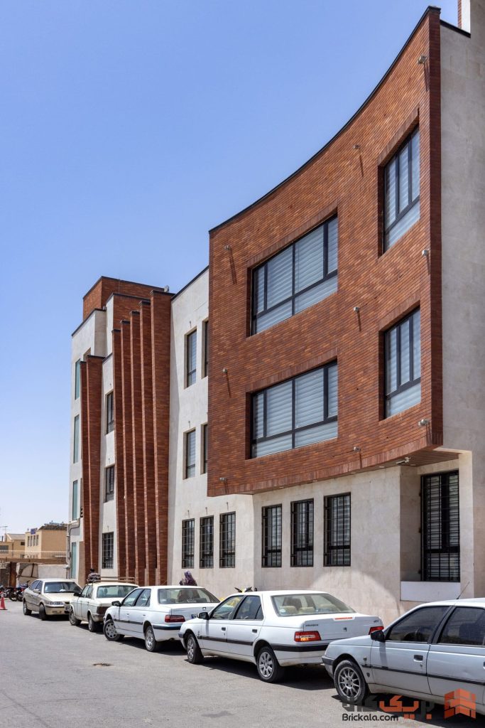 نمای ساختمان با آجر نسوز | ماندگاری، زیبایی و اصالت در یک نما - 095A5169 نمای ساختمان با آجر نسوز | ماندگاری، زیبایی و اصالت در یک نما