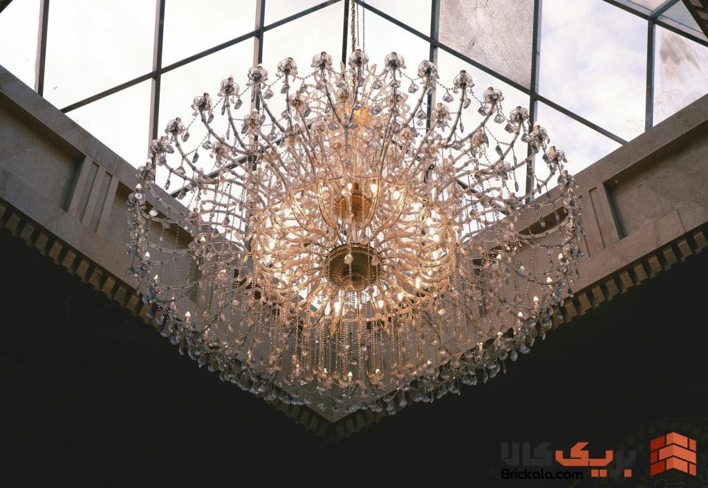 تاثیر طراحی داخلی با لوستر کریستالی بر روانشناسی فضا
