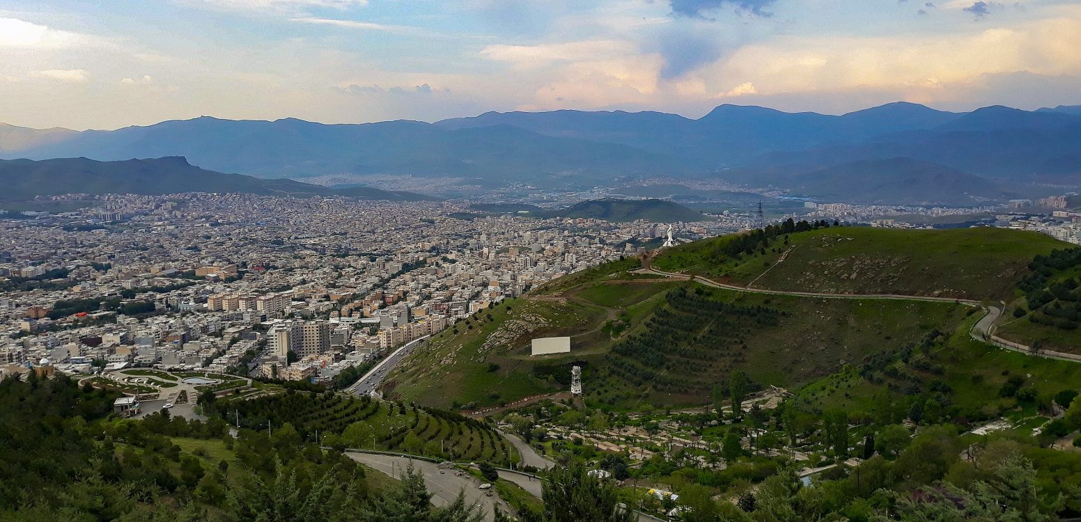 راهنمای خرید آجر آذرخش در سنندج | ترکیب اصالت کُردی با مصالح مقاوم و مدرن