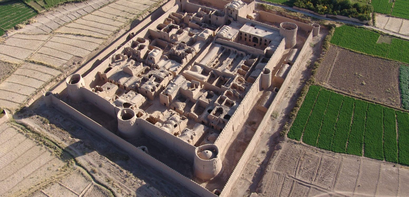 آجر آذرخش در مهریز | میراثی مدرن برای معماری کویری و بادوام یزد