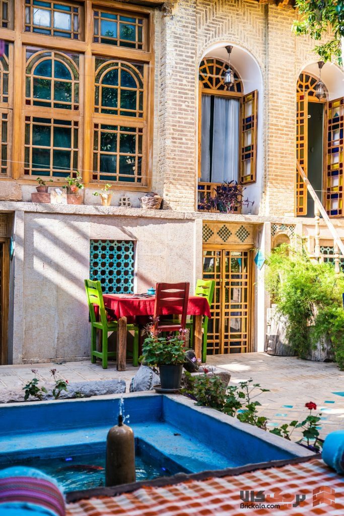 ترکیب متریال‌های طبیعی در نمای بیرونی ویلا