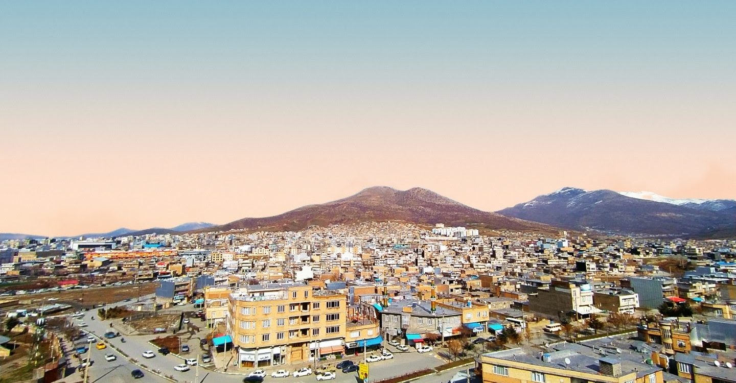 خرید آجر آذرخش در بانه | انتخابی مقاوم برای معماری سرد و کوهستانی غرب کشور