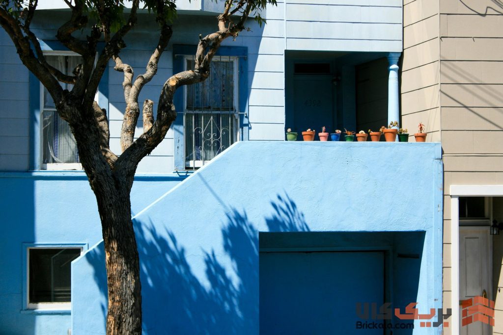 نمای ساختمان با رنگ آبی در پروژه‌های جهانی