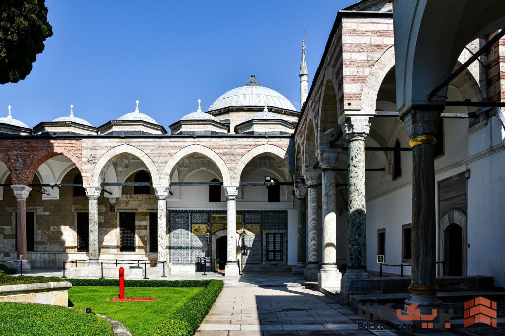 تعریف نمای ساختمان با حیاط مرکزی