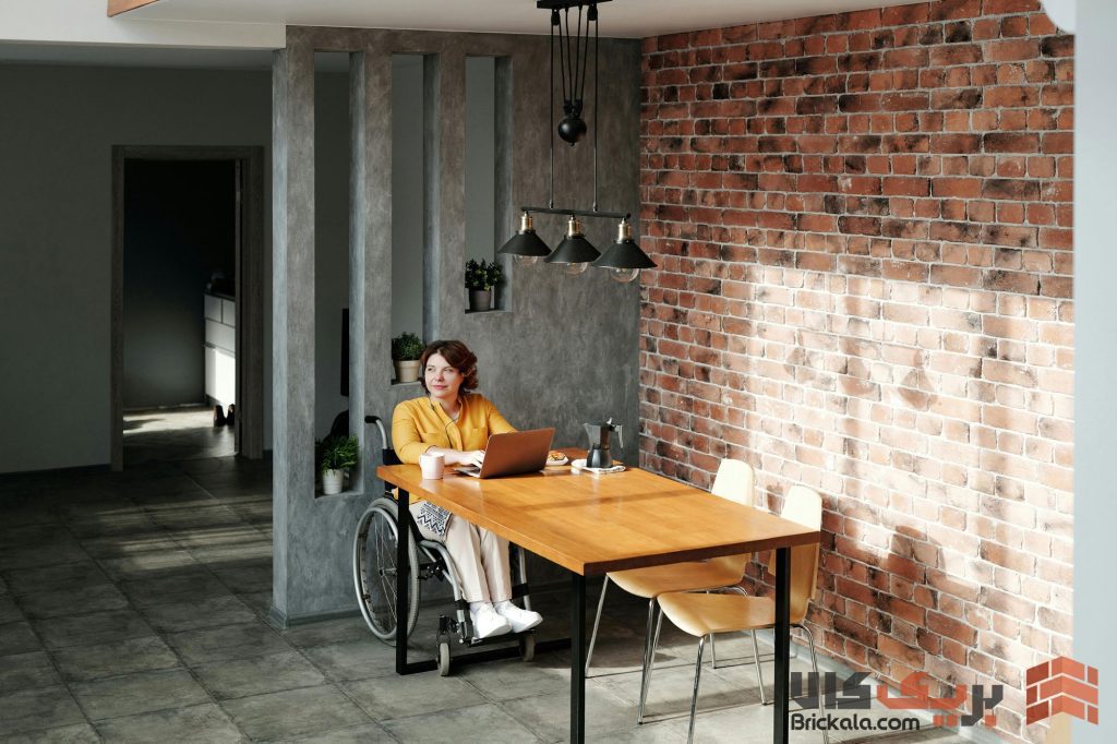 انتخاب رنگ آجر برای فضای داخلی؛ راهنمای کامل برای خلق فضایی چشمنواز - pexels marcus aurelius 4064698 مقایسه آجرهای روشن و تیره در طراحی داخلی