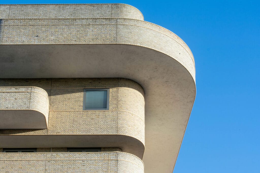 انواع آجر نسوز نما: راهنمای جامع انتخاب بهترین آجر نما برای ساختمانهای مدرن - pexels jan van der wolf 11680885 25643402 مزایا و معایب استفاده از انواع آجر نسوز نما