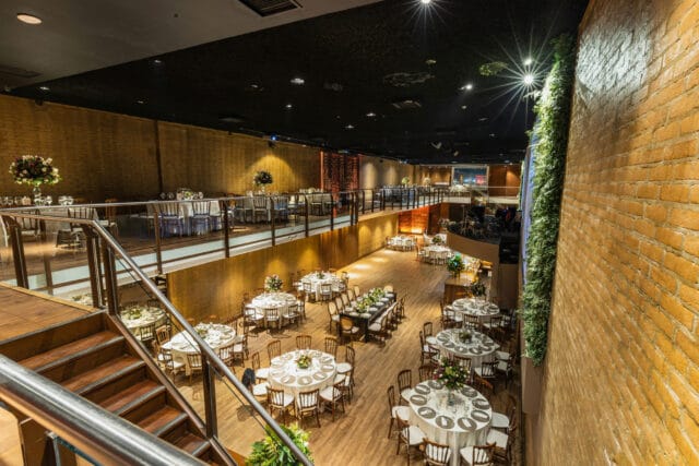 آجر در دکوراسیون داخلی؛ از انتخاب رنگ تا نورپردازی حرفهای - pexels bertellifotografia 17001755 آجر در دکوراسیون داخلی؛ از انتخاب رنگ تا نورپردازی حرفهای