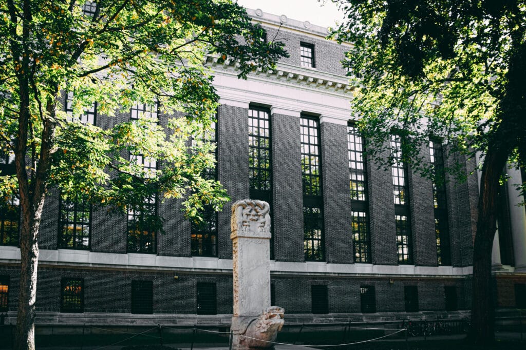 دوام و مقاومت آجر نسوز در برابر سنگ