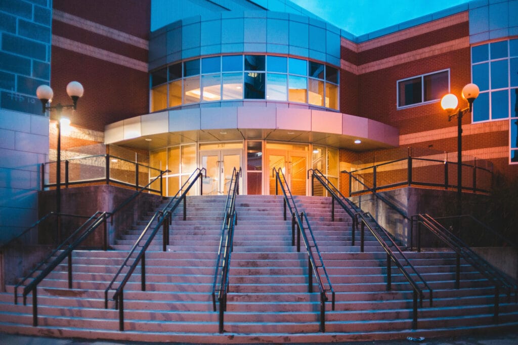 اشتباهات رایج در نورپردازی نمای آجری