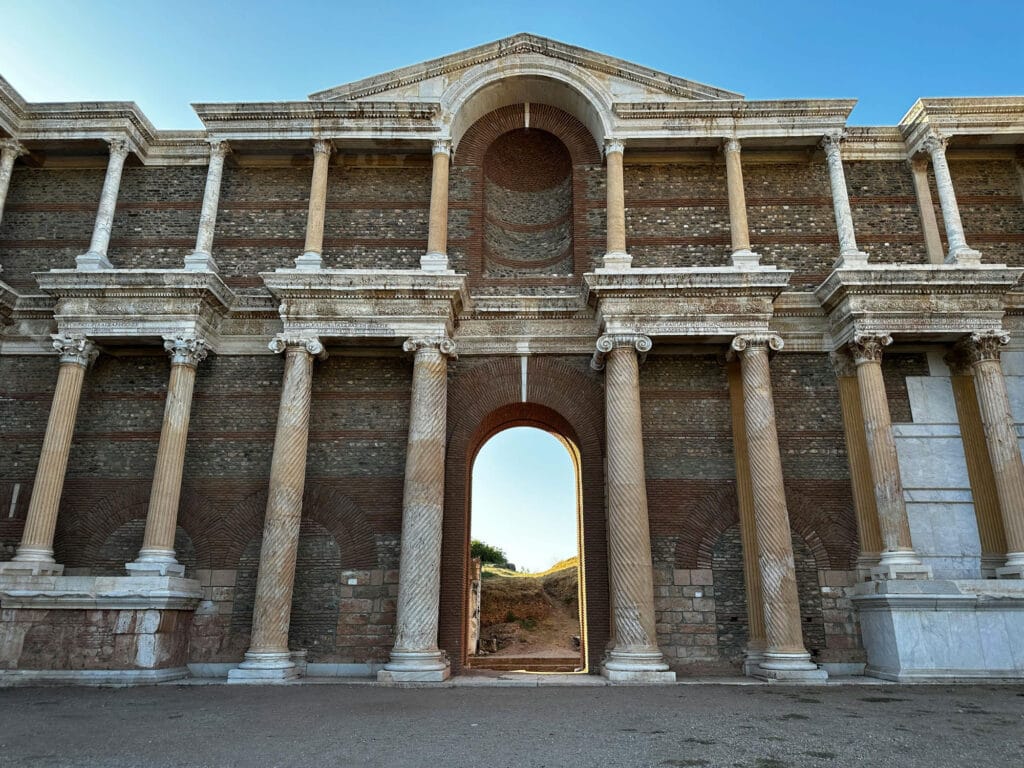 آینده نمای رومی در معماری ایران و جهان