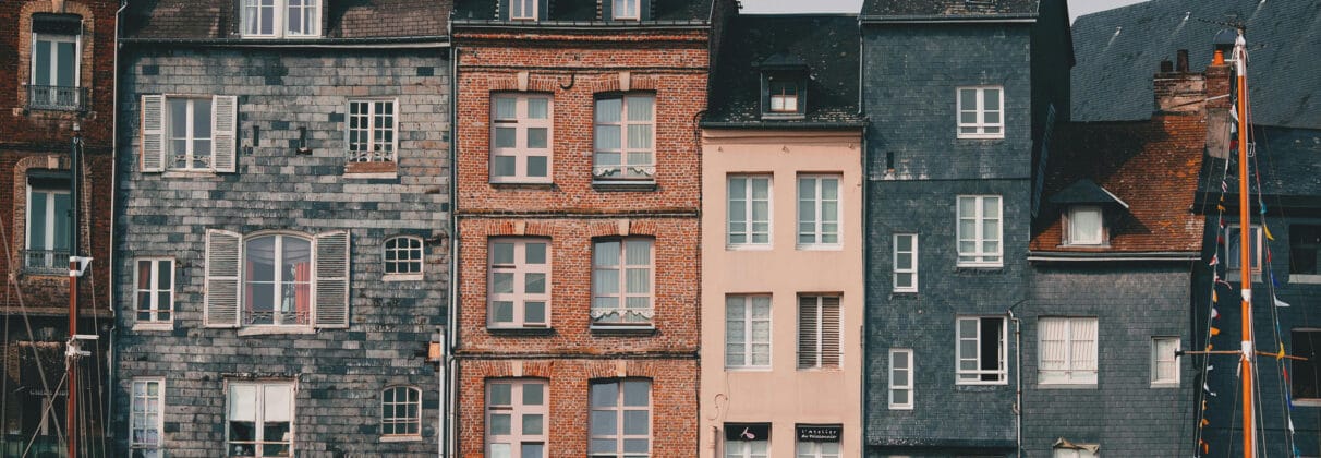 آجر نسوز در برابر سنگ – کدام بهتر است؟ بررسی جامع و تخصصی