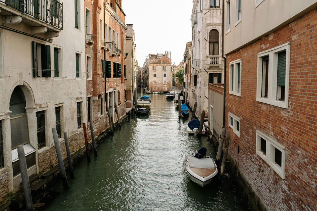 علت شوره زدن آجر نما