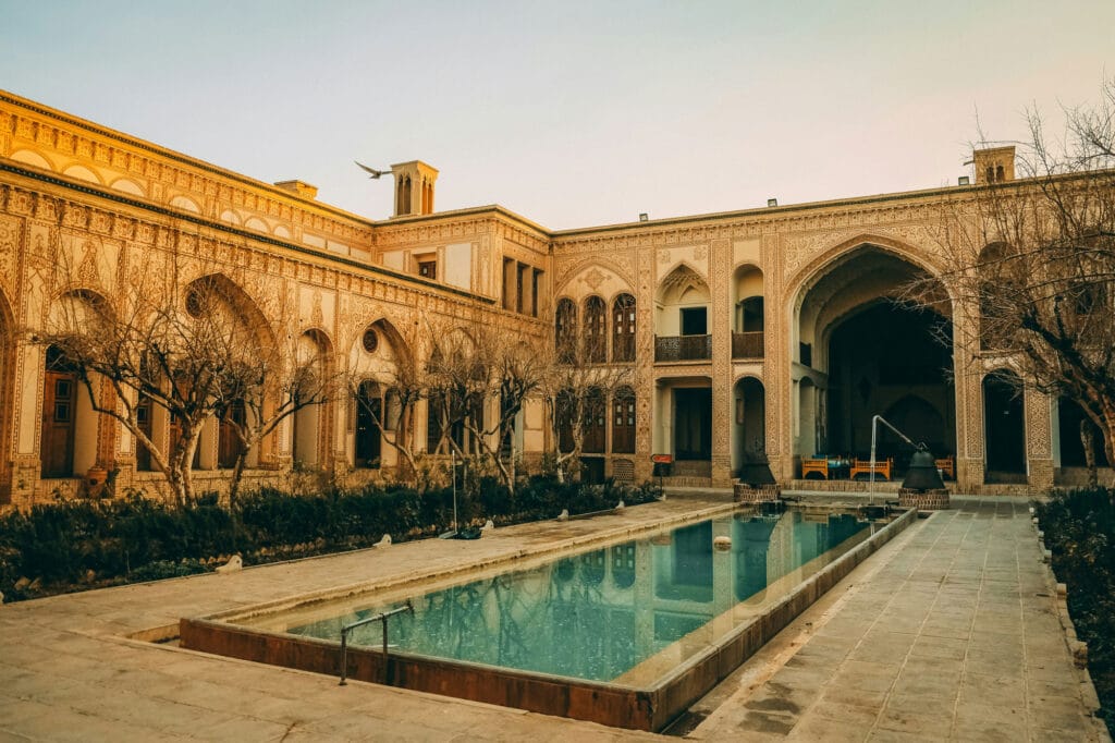 آینده دکوراسیون رستوران سنتی در ایران