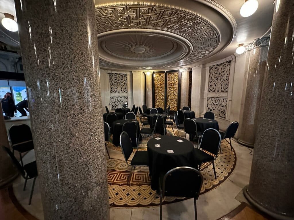 تفاوت دکوراسیون رستوران سنتی با رستوران مدرن