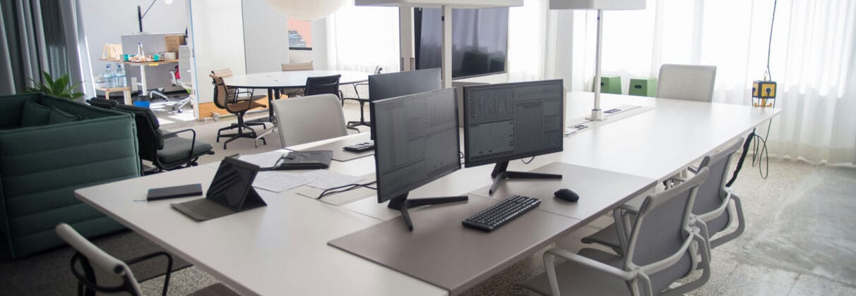 دکور اداری حرفه‌ای چطور به برندینگ شرکت شما کمک می‌کند؟