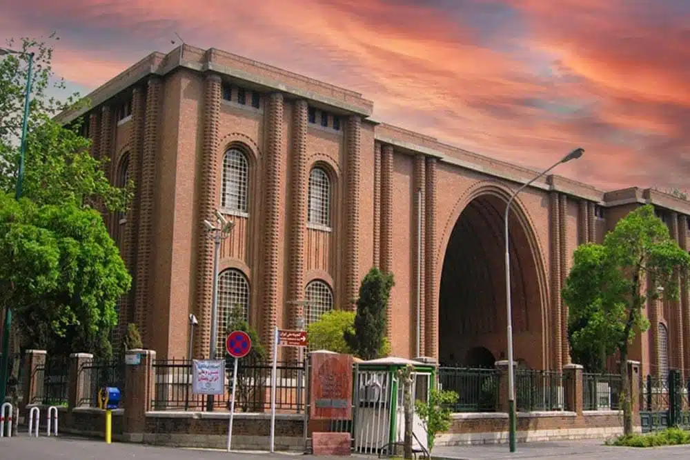 رازهای معماری موزه ملی ایران؛ تلفیق فرم ساسانی و مدرنیسم در قلب تهران - 00 1154 رازهای معماری موزه ملی ایران؛ تلفیق فرم ساسانی و مدرنیسم در قلب تهران