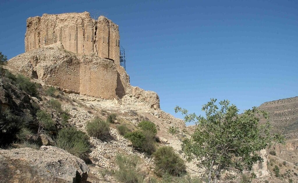 قلعه دختر: شاهکاری از معماری ساسانی در قلب ایران - 191907062221fsgkr9q2h3 قلعه دختر