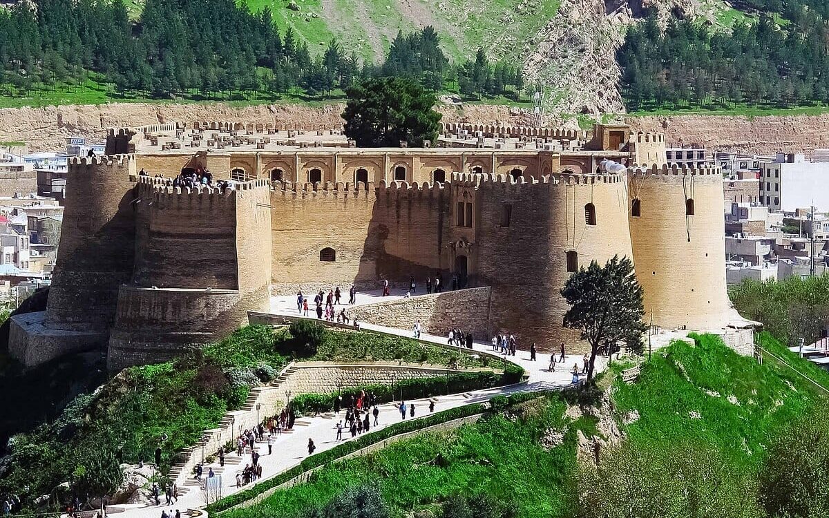 چگونه قلعه فلک افلاک به موزهای از تمدن تبدیل شد؟ - Shapur Khast Castle KhorramAbad قلعه فلک افلاک: چگونه معماری ساسانی هنوز ما را شگفتزده میکند؟