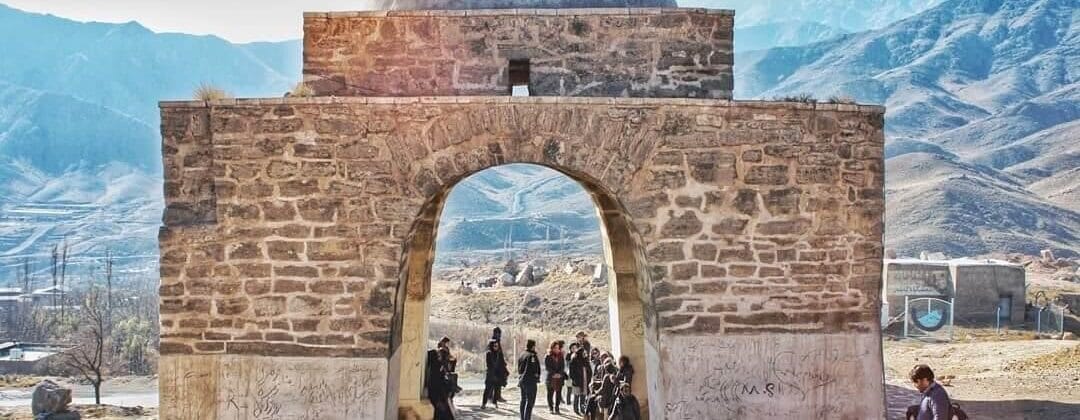 آتشکده نیاسر: شاهکاری از معماری ساسانی که هنوز سخن می‌گوید