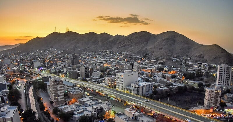 خرید آجر نسوز در اراک | انتخاب هوشمندانه برای نمای ماندگار در اقلیم مرکزی ایران