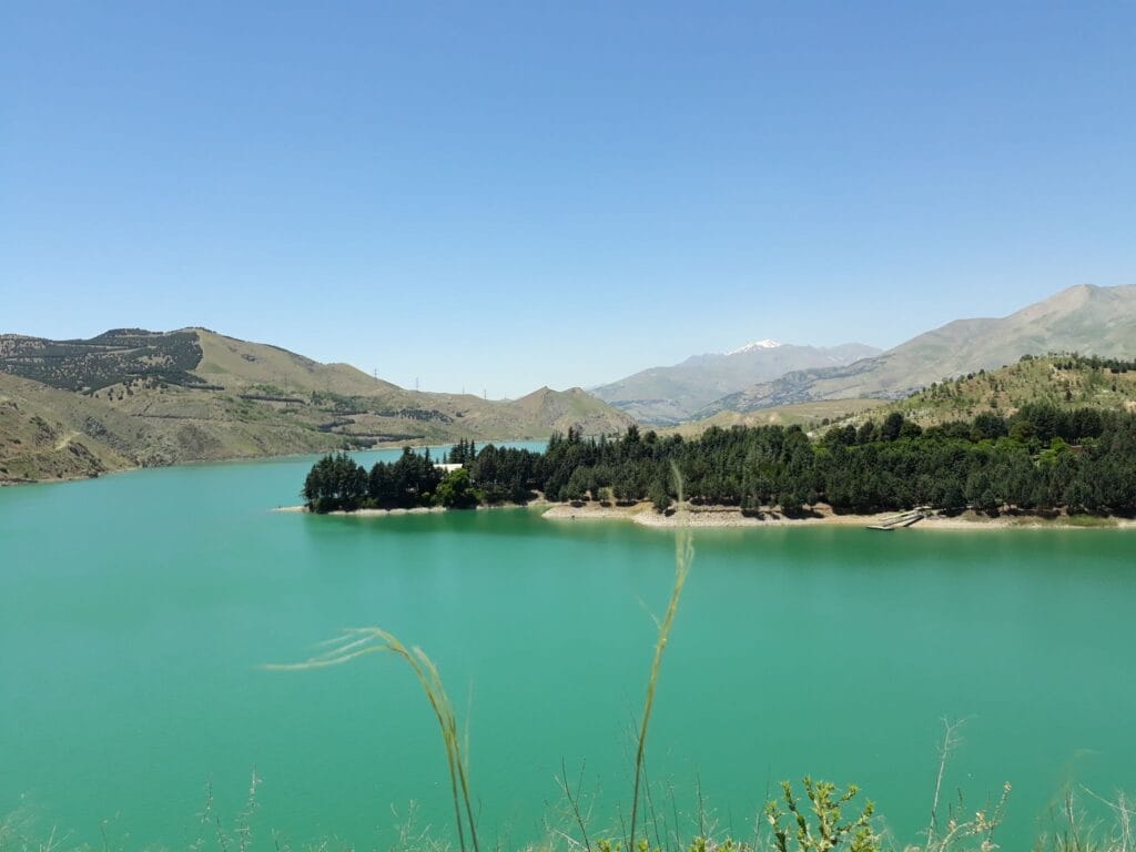 خرید آجر نسوز در لواسان | بهترین انتخاب برای نمای ساختمان در اقلیم کوهستانی شمال تهران