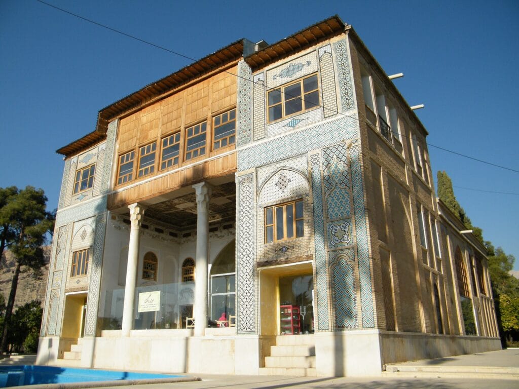 تحلیل معماری باغ دلگشا: بازتاب هویت ایرانی در طراحی معاصر