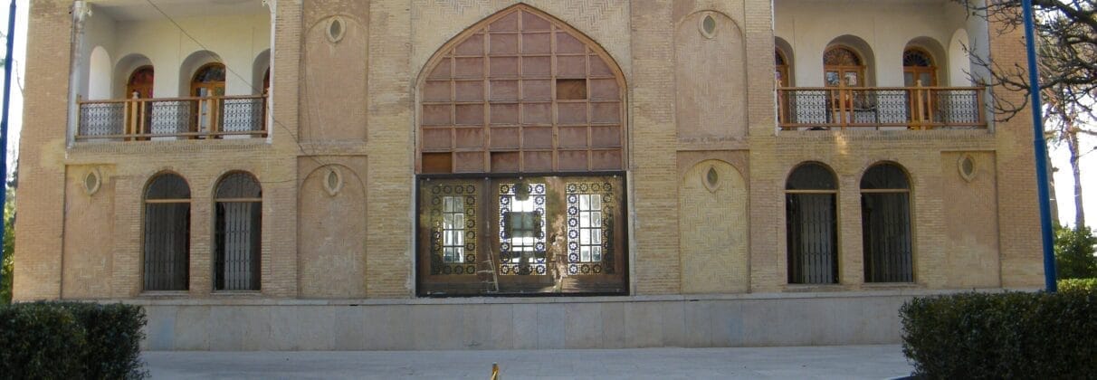 تحلیل معماری باغ دلگشا: بازتاب هویت ایرانی در طراحی معاصر