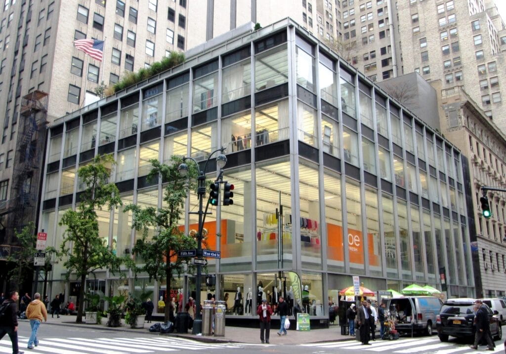 چگونه گوردون بانشفت معماری مدرن را در آمریکا شکل داد؟ - Manufacturers Trust Company Building 510 Fifth Avenue چگونه گوردون بانشفت معماری مدرن را در آمریکا شکل داد؟