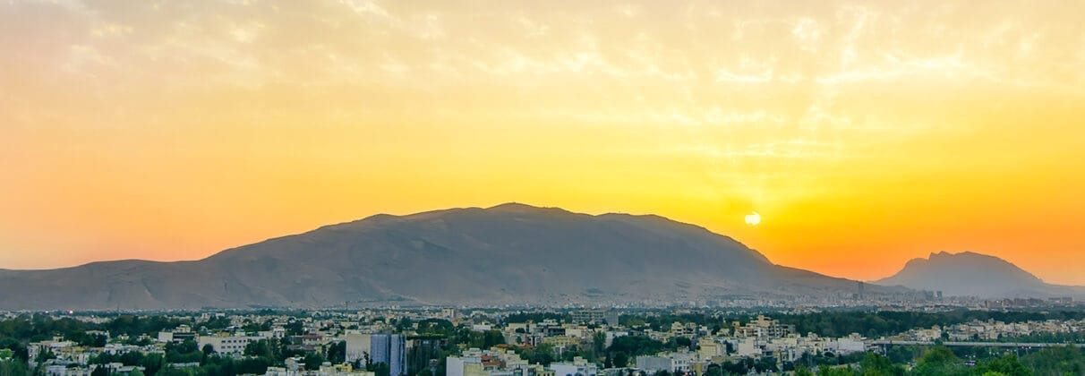 خرید آجر نما در شیراز؛ انتخابی هوشمند برای معماری درخشان جنوب
