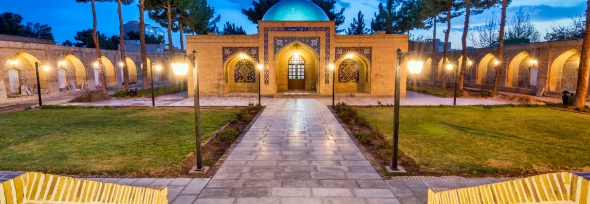 خرید آجر نسوز در خراسان رضوی | انتخاب هوشمند برای معماری ماندگار در اقلیم شرق ایران