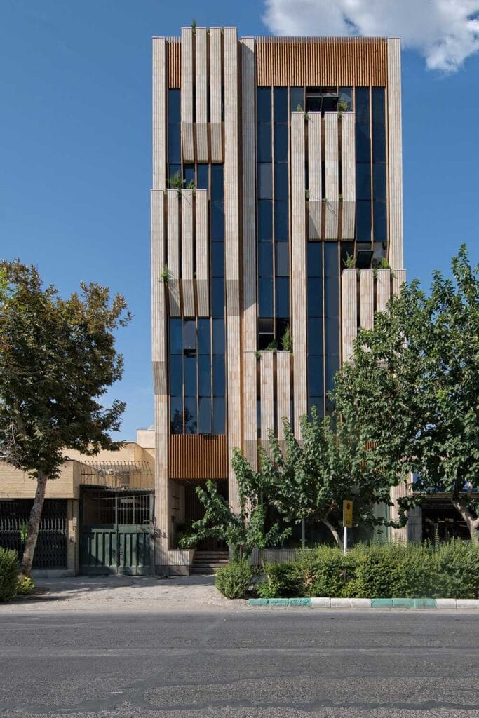تضاد رنگی در نمای آجری