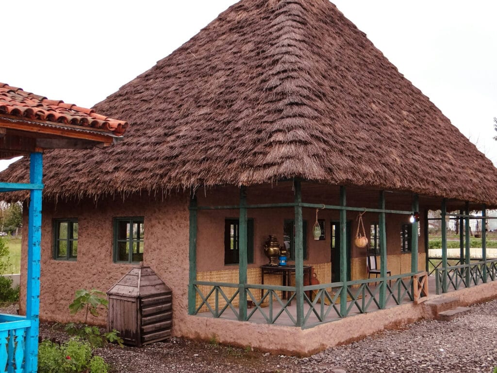 ۲۰ ایده خاص و کاربردی برای طراحی نمای ساختمان یک طبقه روستایی - amin 3hs35KqKTVw unsplash انواع سبکهای طراحی نمای ساختمان روستایی