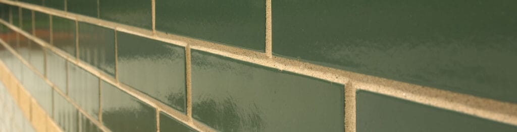 آجر لعابی؛ راز زیبایی و دوام بناهای ایرانی از هخامنشی تا مدرن