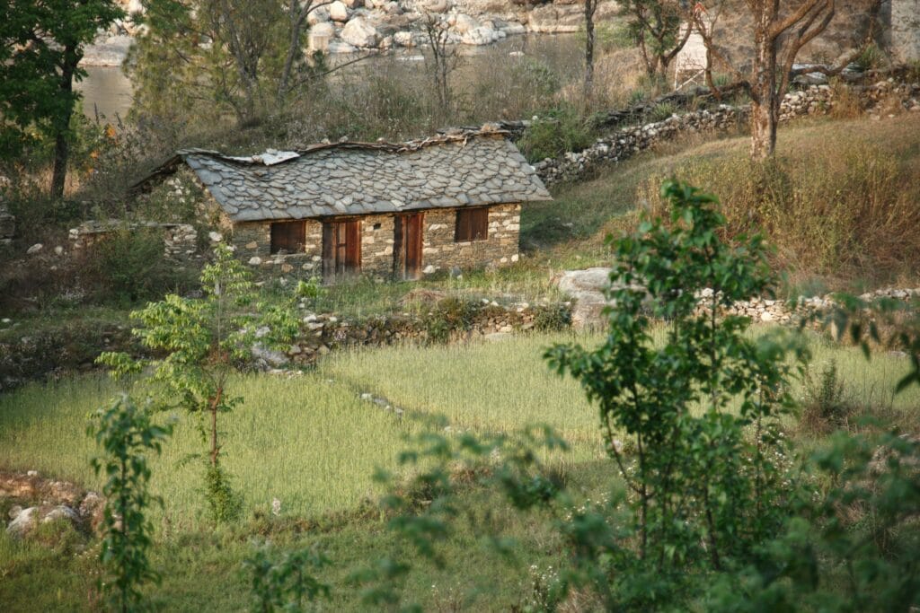 ۲۰ ایده خاص و کاربردی برای طراحی نمای ساختمان یک طبقه روستایی - benjamin le roux Jxl7ESg2Da0 unsplash ۲۰ ایده خاص و کاربردی برای طراحی نمای ساختمان یک طبقه روستایی