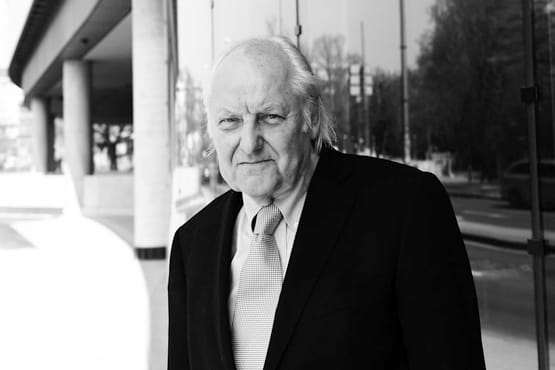 هانس هولاین: معماری که ساختمانها را به آثار هنری زنده تبدیل کرد - hans hollein 3 هانس هولاین: معماری که ساختمانها را به آثار هنری زنده تبدیل کرد