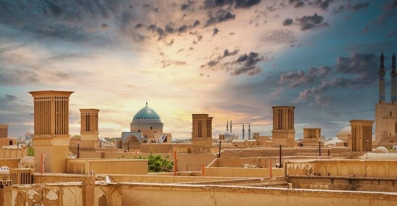 خرید آجر نسوز در یزد | بهترین انتخاب برای نمای بنا در اقلیم کویری