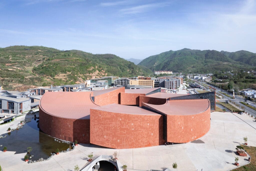 مرکز بازدیدکنندگان کوه مایجی