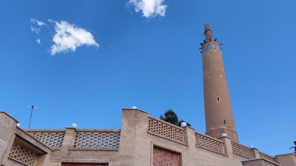 خرید آجر نسوز در گلپایگان | انتخابی بادوام برای نمایی ماندگار در اقلیم معتدل کوهستانی