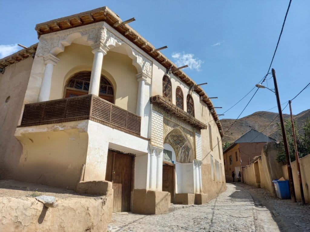 خرید آجر نسوز در نور | بهترین انتخاب برای نمای ساختمان در اقلیم شمالی