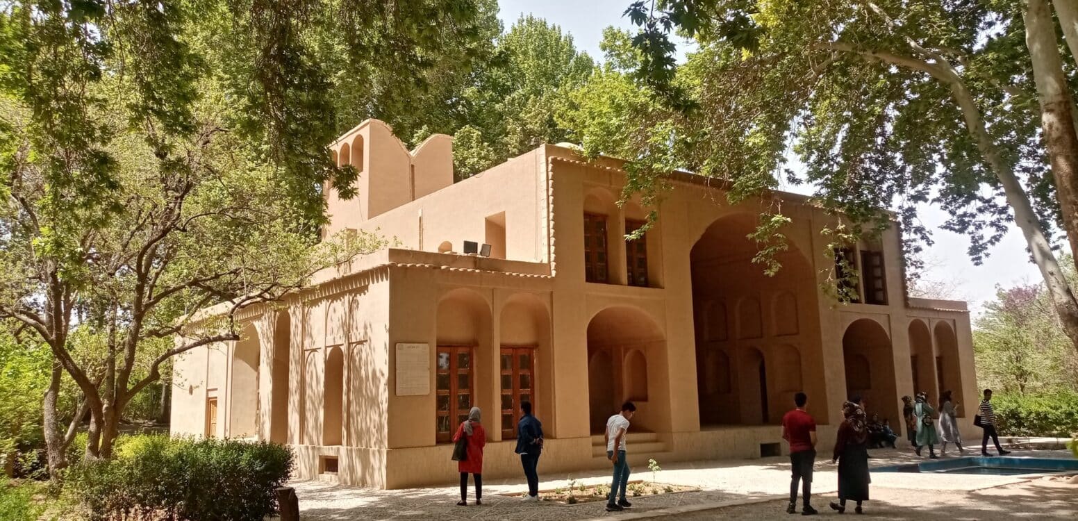 خرید آجر نسوز در مهریز | انتخابی هوشمندانه برای نمای بادوام در اقلیم کویری