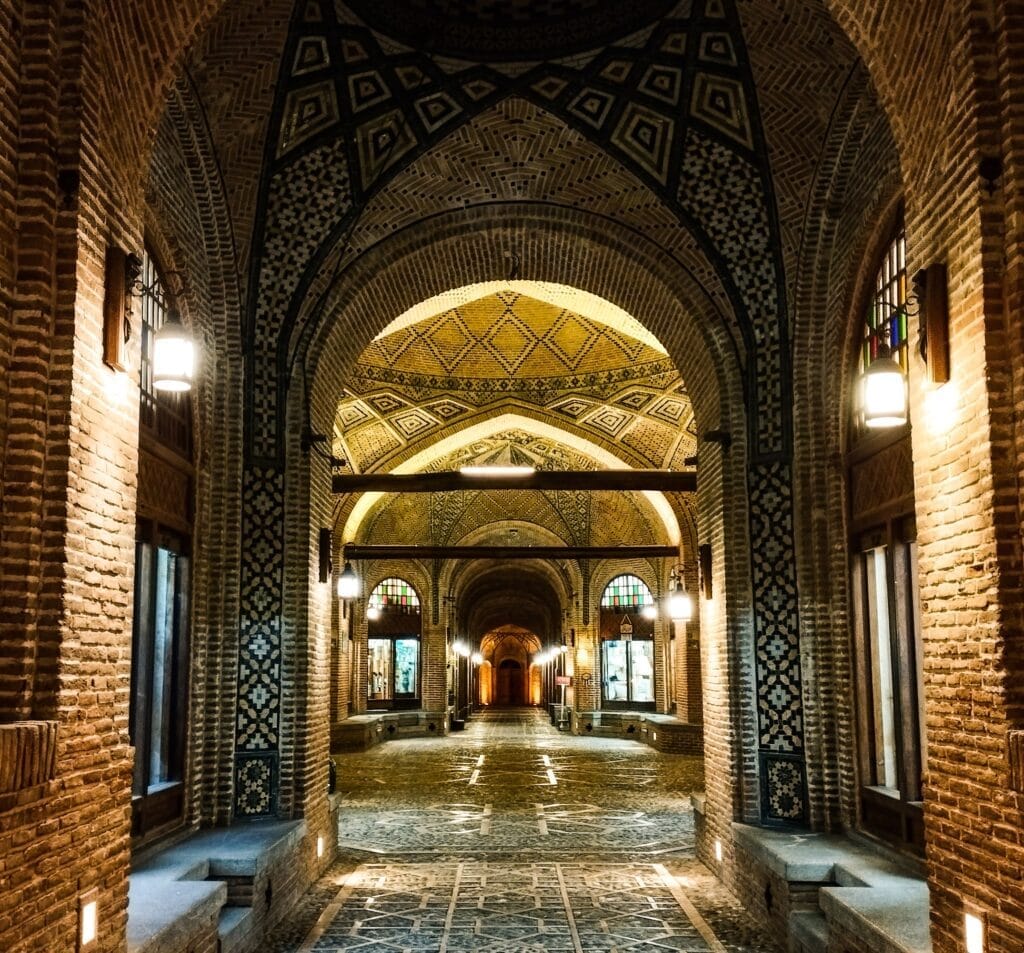 خرید آجر نسوز در قزوین | انتخاب هوشمندانه برای نمایی ماندگار در اقلیم خاص غرب ایران